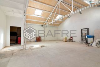 Local comercial en alquiler en Almendrales en Madrid