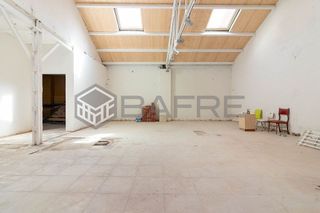 Local comercial en alquiler en Almendrales en Madrid