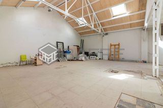 Local comercial en alquiler en Almendrales en Madrid