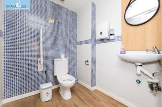 Local comercial en venta en Barrio de Zaidín en Granada