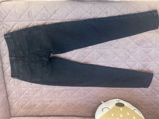 Jeans neri e maglioni