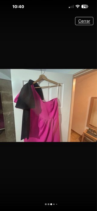 Vestido de fiesta rosa con detalle negro