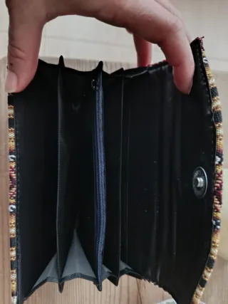 Monedero étnico con diseño de rayas