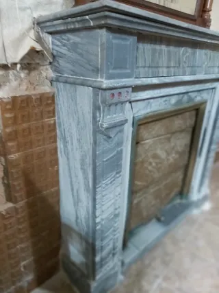 Chimenea antigua de mármol macizo