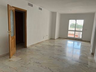 Piso en alquiler en Zona el Higuerón en Benalmádena