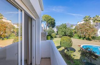 Casa adosada en alquiler en Los Naranjos - Las Brisas en Marbella