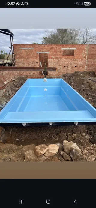 PISCINA CON PLAYA DE 7X3, PROFUNDIDAD 1,25 A 1,70