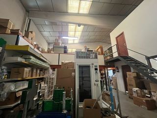 Nave industrial en venta en Adurtza - Aretxabaleta en Vitoria-Gasteiz