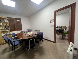 Nave industrial en venta en Adurtza - Aretxabaleta en Vitoria-Gasteiz