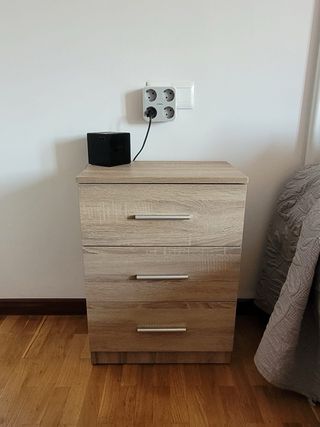 Somier 1,50, 2 mesitas, armario, cabecero forja