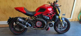 Ducati Monster 1200 S Roja
