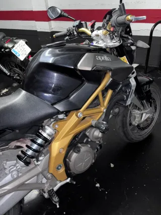 Aprilia Shiver 750 Negra/Dorada