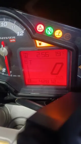 Aprilia Shiver 750 Negra/Dorada