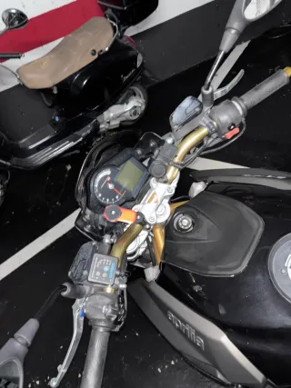 Aprilia Shiver 750 Negra/Dorada