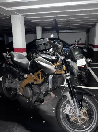 Aprilia Shiver 750 Negra/Dorada