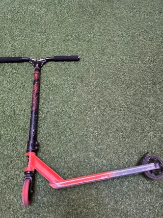 Patinete freestyle rojo y negro