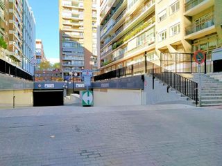 Garaje en venta en Castillejos en Madrid