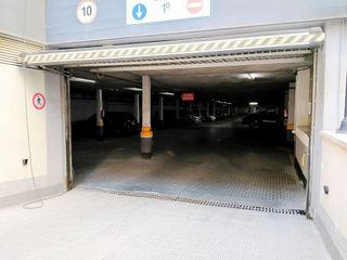 Garaje en venta en Castillejos en Madrid