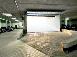 Garaje en venta en Castillejos en Madrid