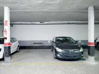 Garaje en venta en Castillejos en Madrid