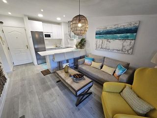 Piso en venta en La Carihuela en Torremolinos