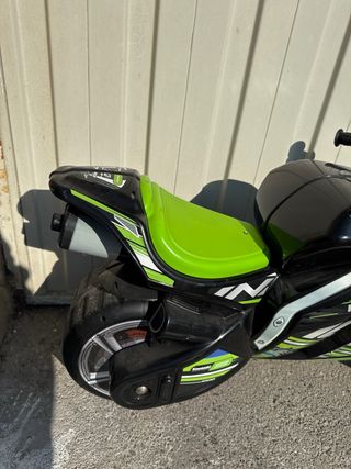 Moto Kawasaki Infantil Negra y Verde