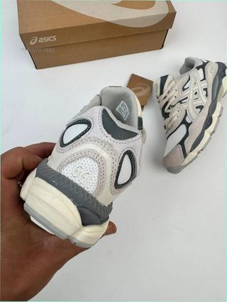 ASICS Beige/Gris Talla 44