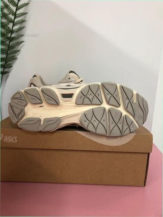 ASICS Beige/Gris Talla 44