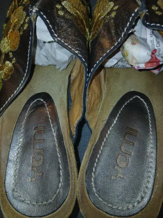 Zuecos Yomi Piel Bordados Talla 38