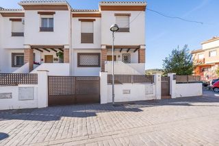 Casa pareada en venta en Cenes de la Vega