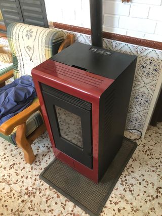 Estufa de pellets roja