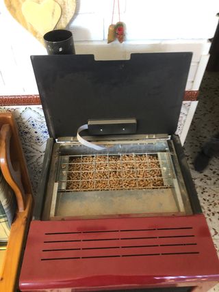 Estufa de pellets roja
