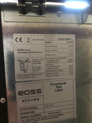 Estufa de pellets roja