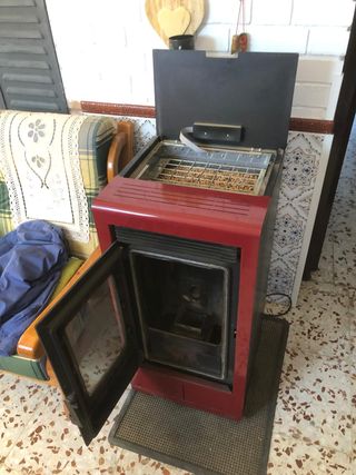 Estufa de pellets roja