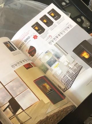 Estufa de pellets roja