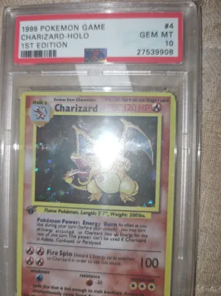 Carta Pokémon Charizard PSA