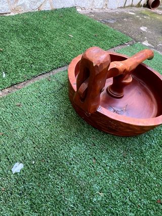 Antico schiaccianoci in legno intagliato