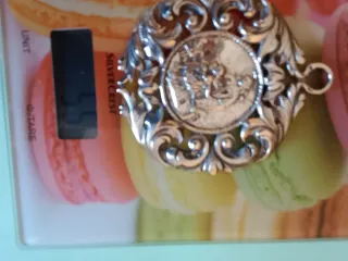 Medalla Cuna Plata .  925 8 cm diametro.