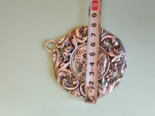 Medalla Cuna Plata .  925 8 cm diametro.