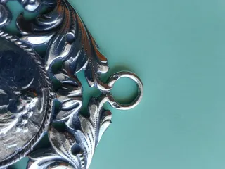 Medalla Cuna Plata .  925 8 cm diametro.