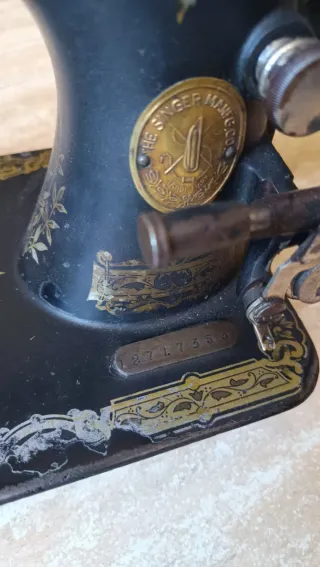 Máquina de coser Singer 28K antigua