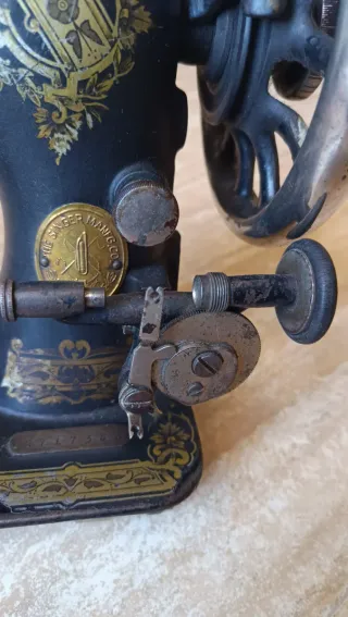 Máquina de coser Singer 28K antigua