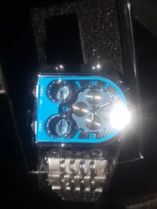 Reloj de pulsera con triple esfera