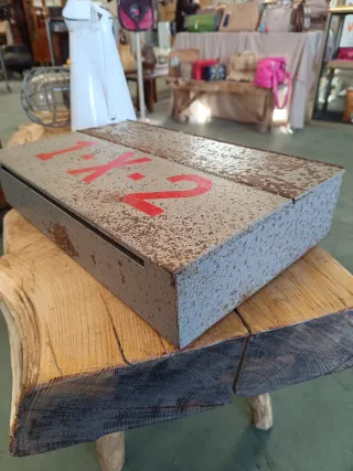 Caja de quinielas antigua