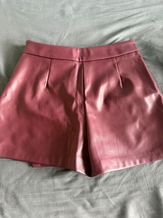 Falda pantalón efecto piel morada
