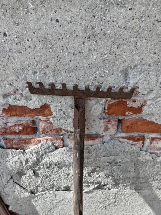 Rastrello in ferro per orto