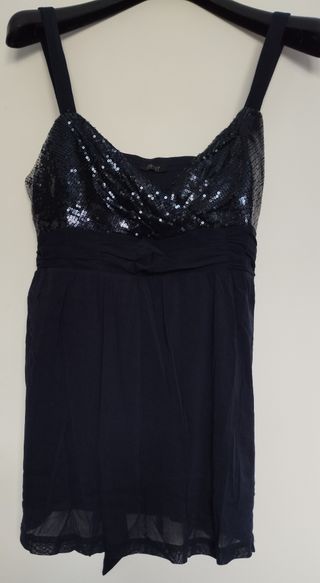 Top nero con paillettes