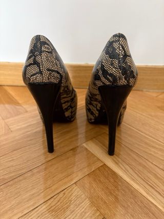 Zapatos de tacón encaje beige y negro talla 36