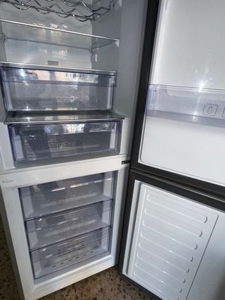 Nevera Beko Moderna Plateada