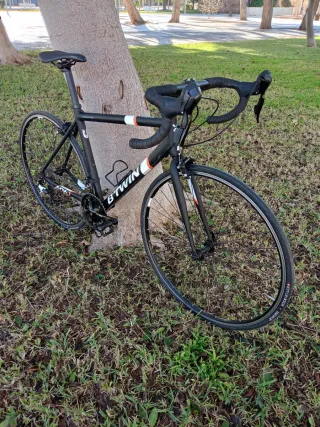 BICICLETA CARRETERA BTWIN TRIBAN 500